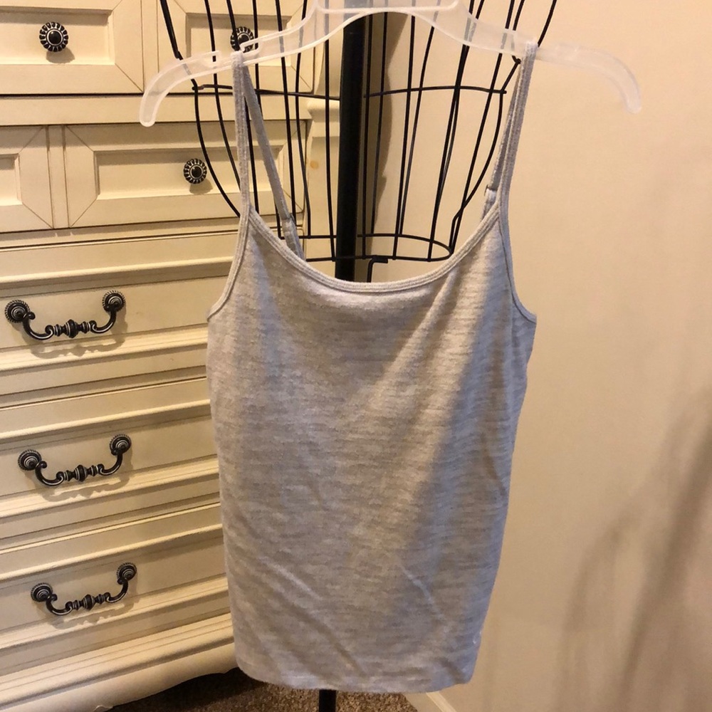 ✂️ GILLY HICKS sleep tank size small